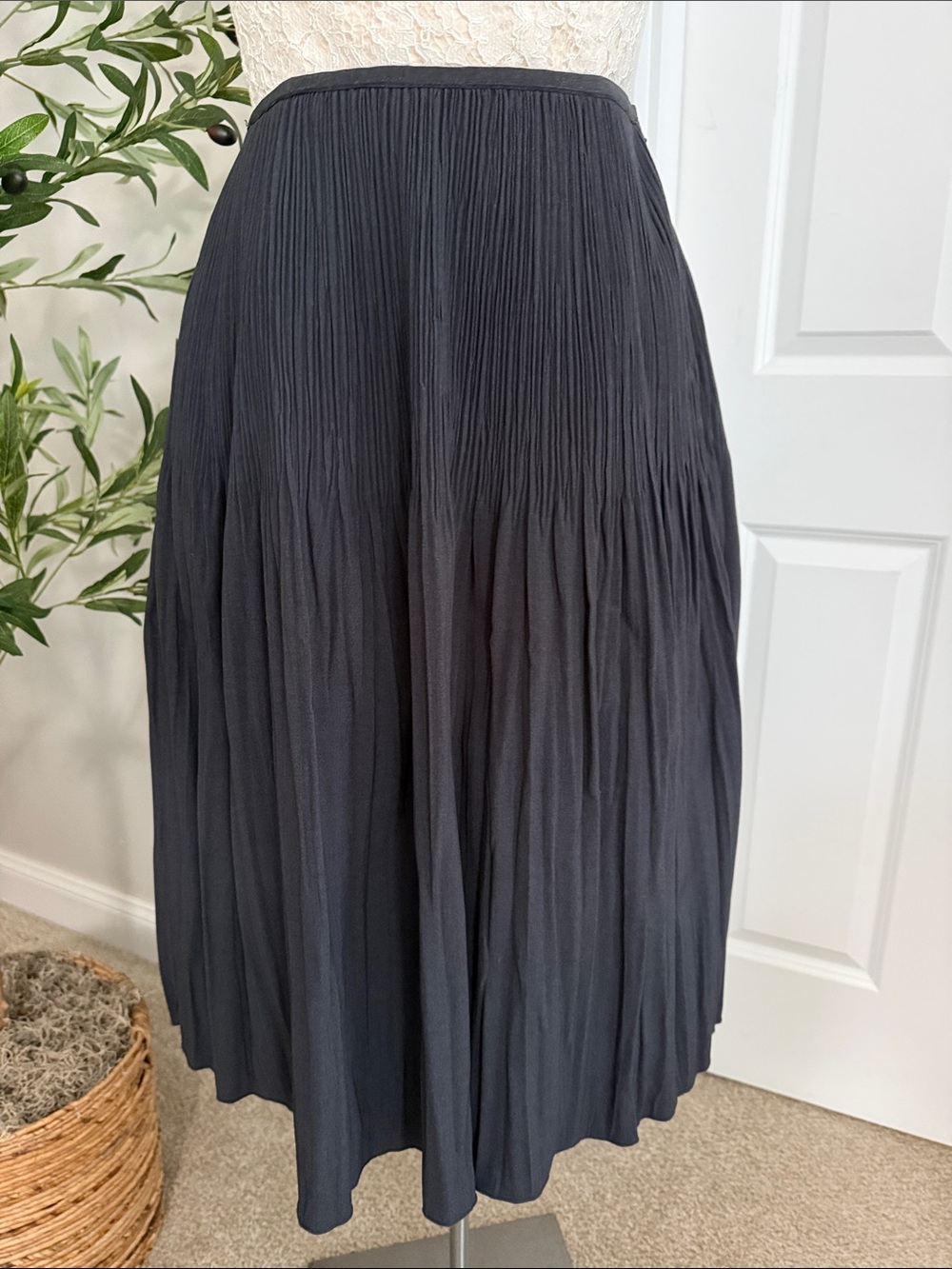 NIC+ZOE Black Pleated Drop Waist  Midi Skirt Size 6